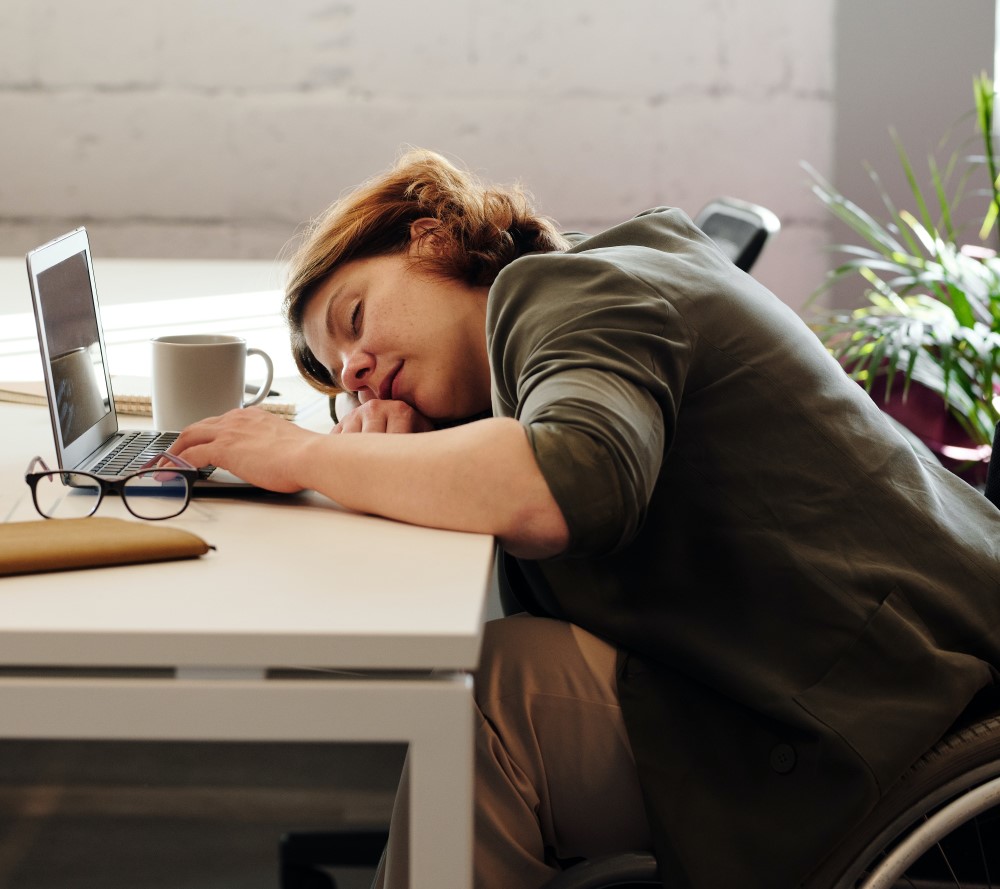 an employee arrives drunk to work and falls asleep at their desk